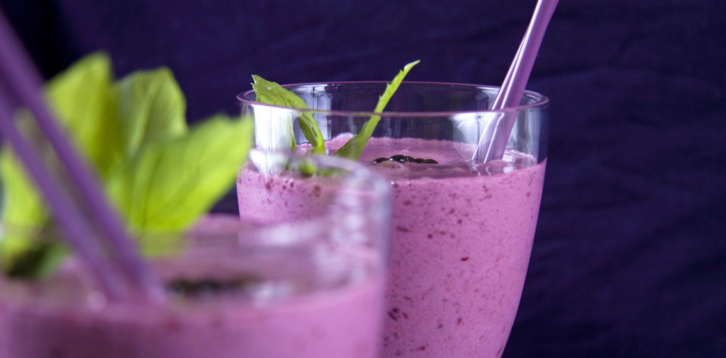 batido-proteinas-moras-yogur